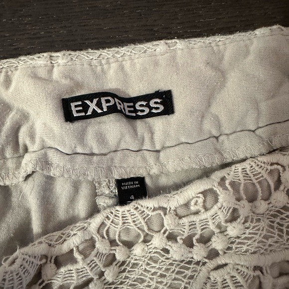 Express Size 4 White Cotton-Print High-Waist Side-Zip shorts With Pockets - Picture 9 of 10